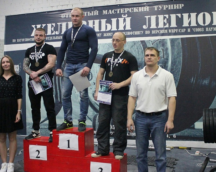 Евгений Севрюков из Сорочинска победил на турнире по пауэрлифтингу